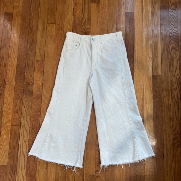 Pilcro The Adi Mid-Rise Frayed Relaxed Flare Jeans:Crop Edition 25 White - Picture 5 of 8
